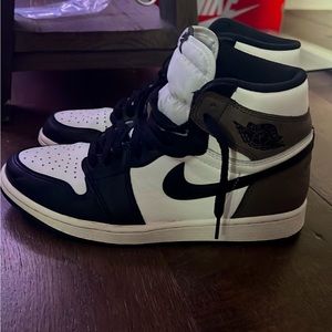Jordan 1 Mocha Size 9 Mens
